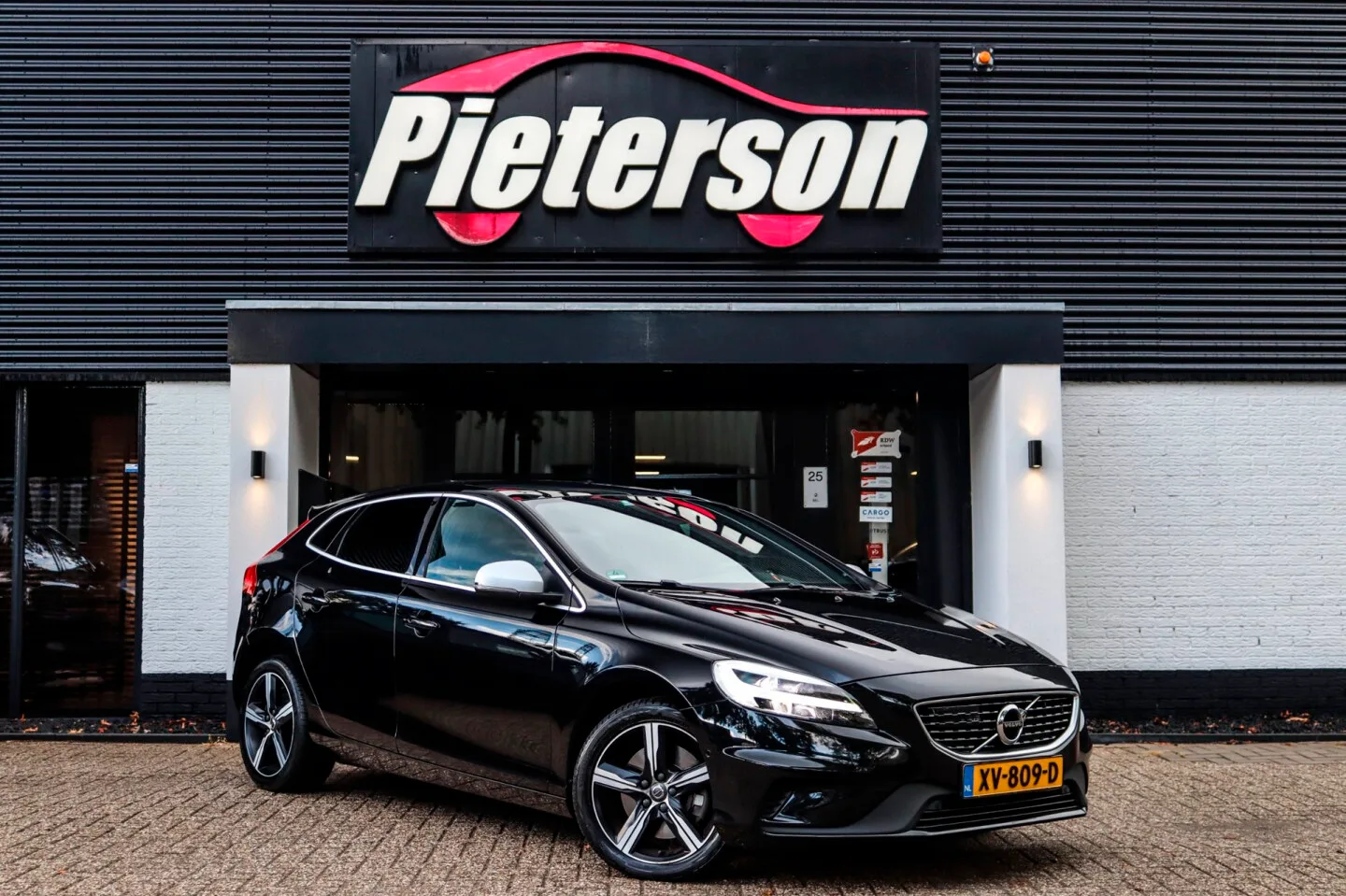 Volvo V40 (2019) — foto 1