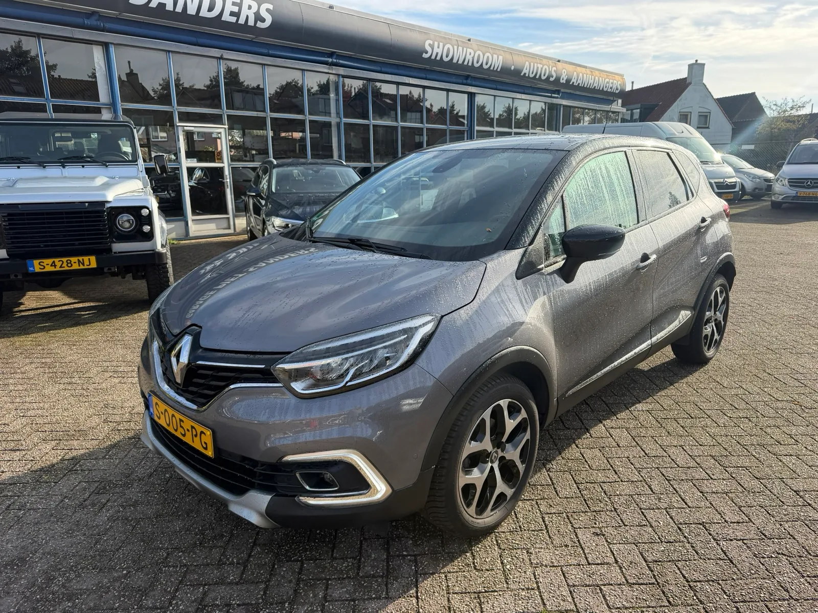 Renault Captur (2018) — foto 1