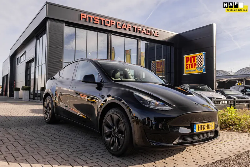 Tesla Model Y (2025)