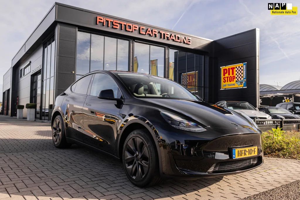 Tesla Model Y (2025) — foto 1