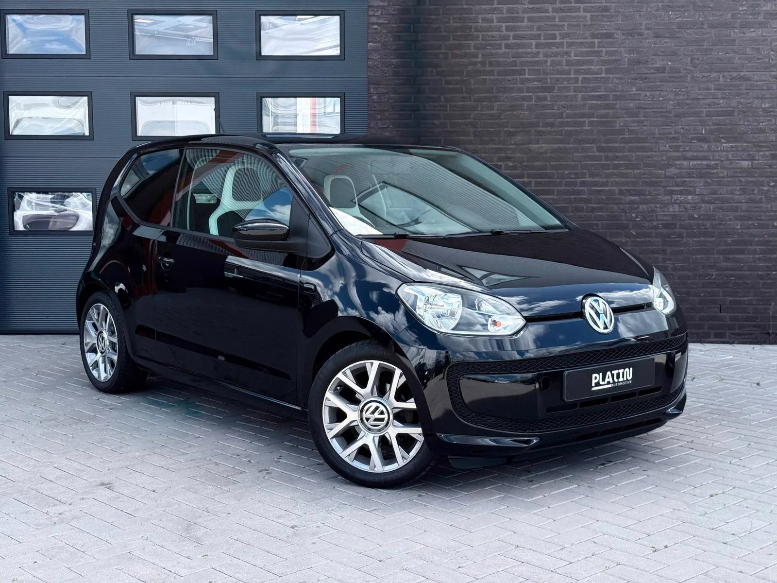 Volkswagen Up! (2012) — foto 1