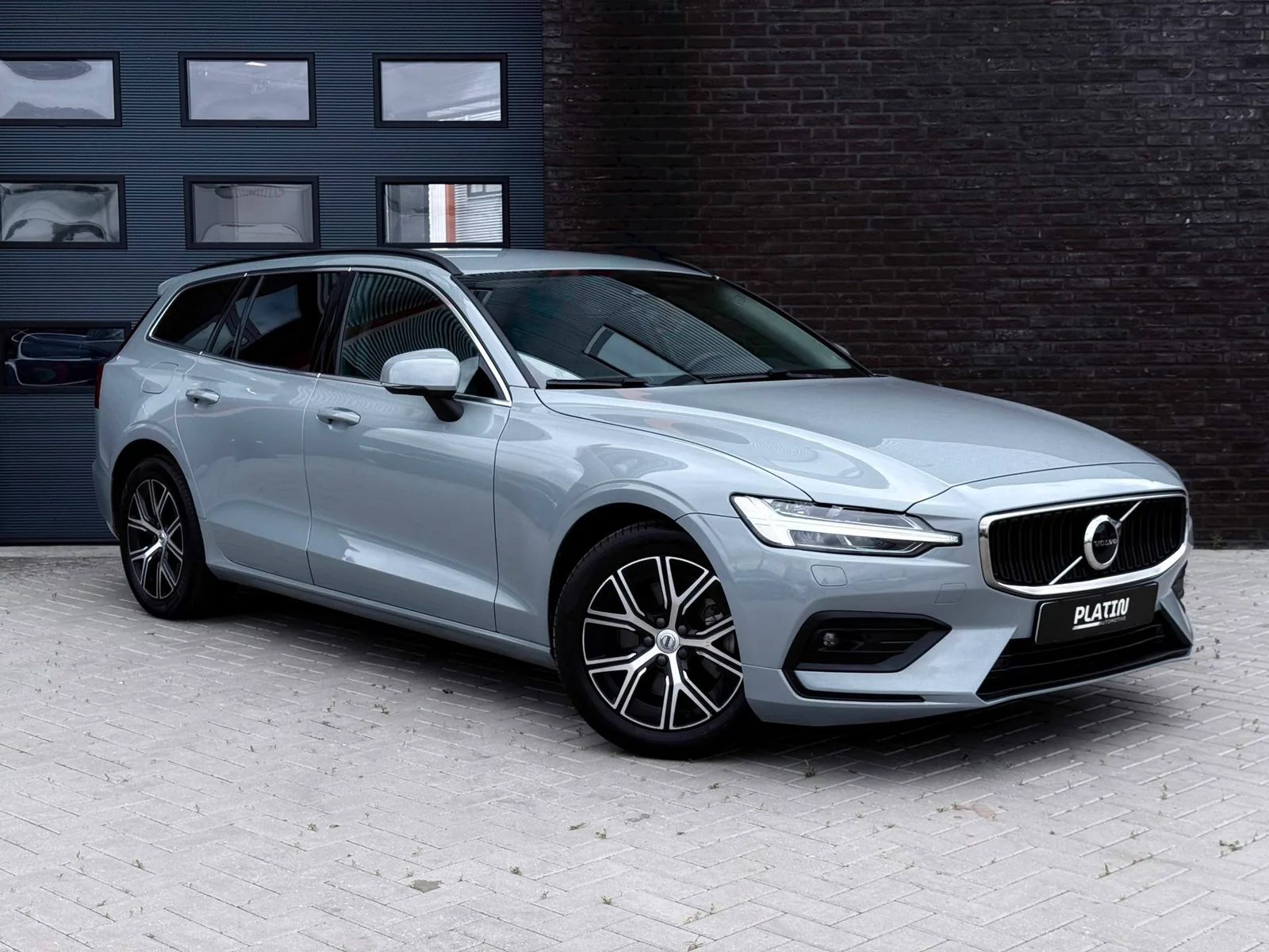Volvo V60 (2023) — foto 1