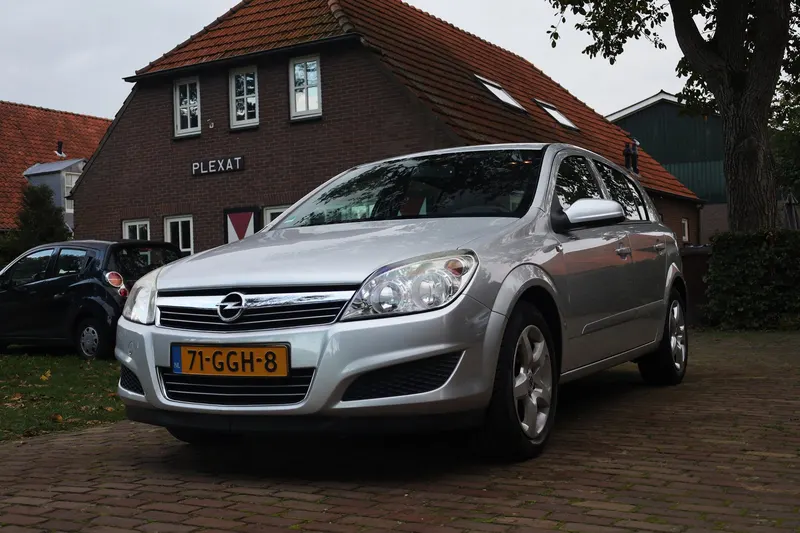Opel Astra (2008)