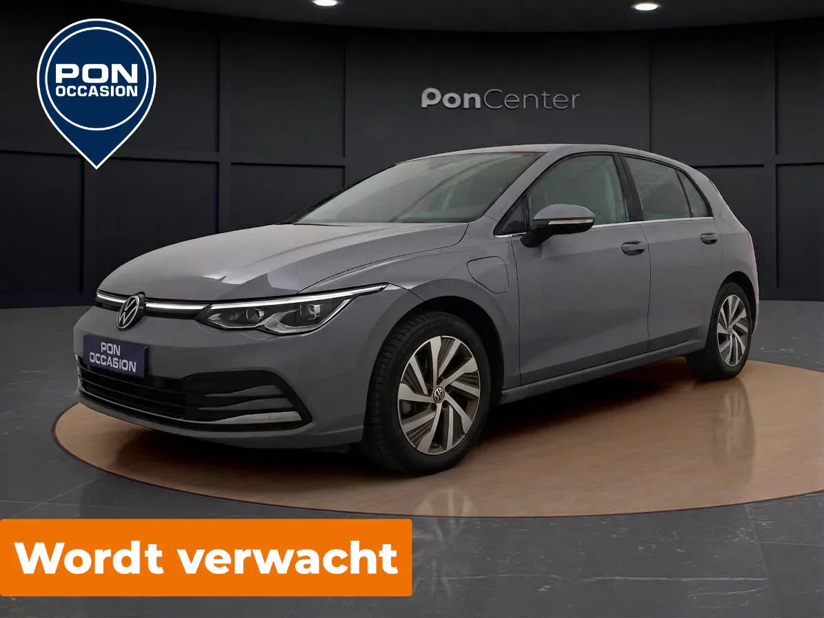 Volkswagen Golf (2022) — foto 1