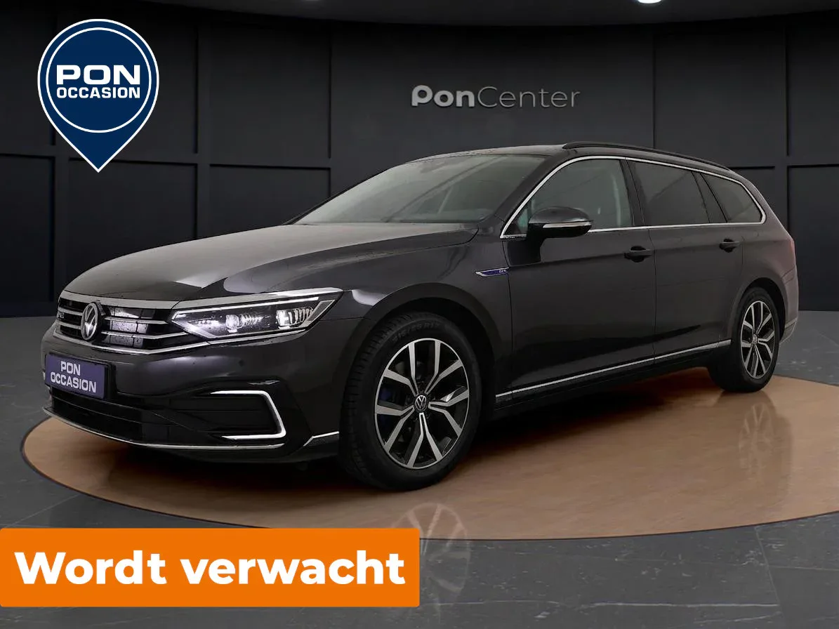 Volkswagen Passat (2022) — foto 1