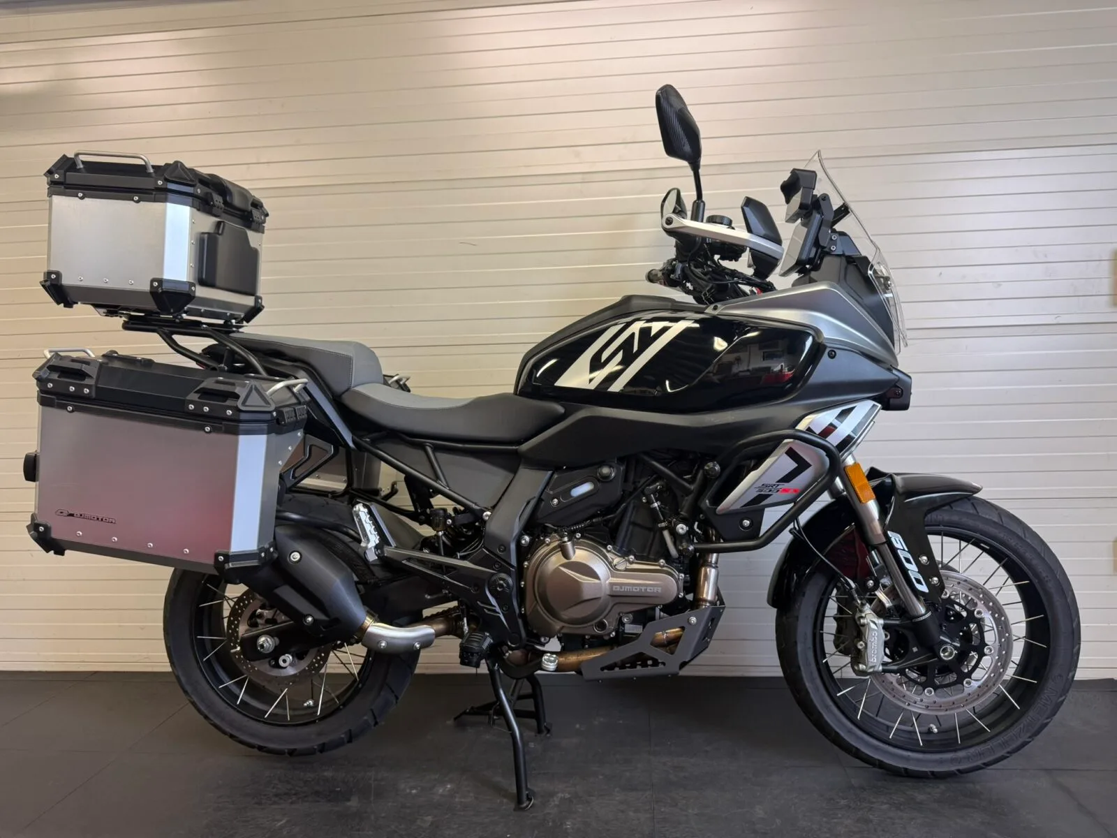QJ Motor SRT 600 SX Touring (2025) — foto 1