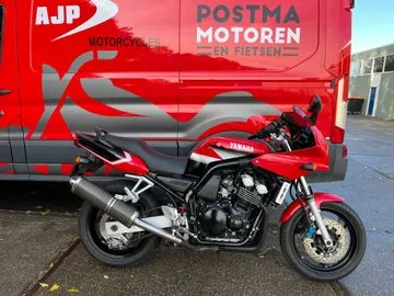 Yamaha FZS 600 Fazer (2002) — foto 1