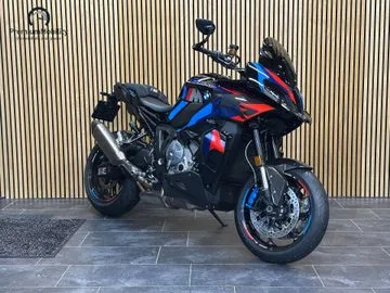 BMW M 1000 XR (2024) — foto 1