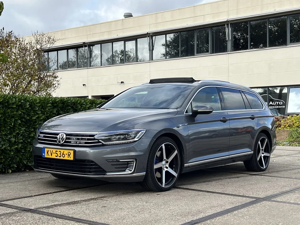 Volkswagen Passat (2016) — foto 1