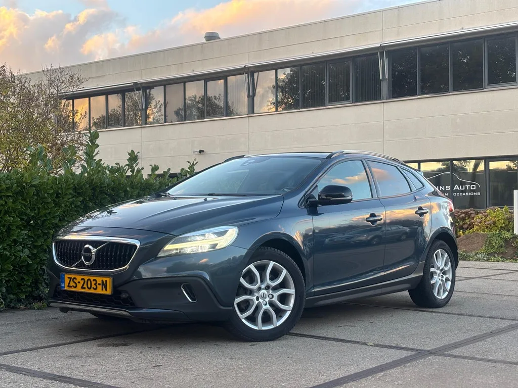 Volvo V40 Cross Country (2019) — foto 1