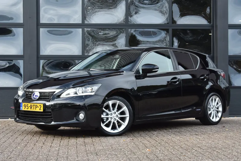 Lexus CT (2011)