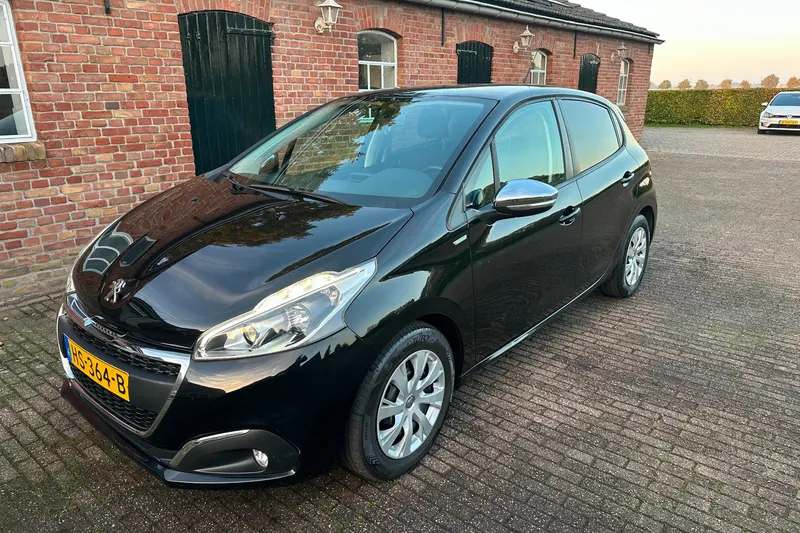 Peugeot 208 (2015)