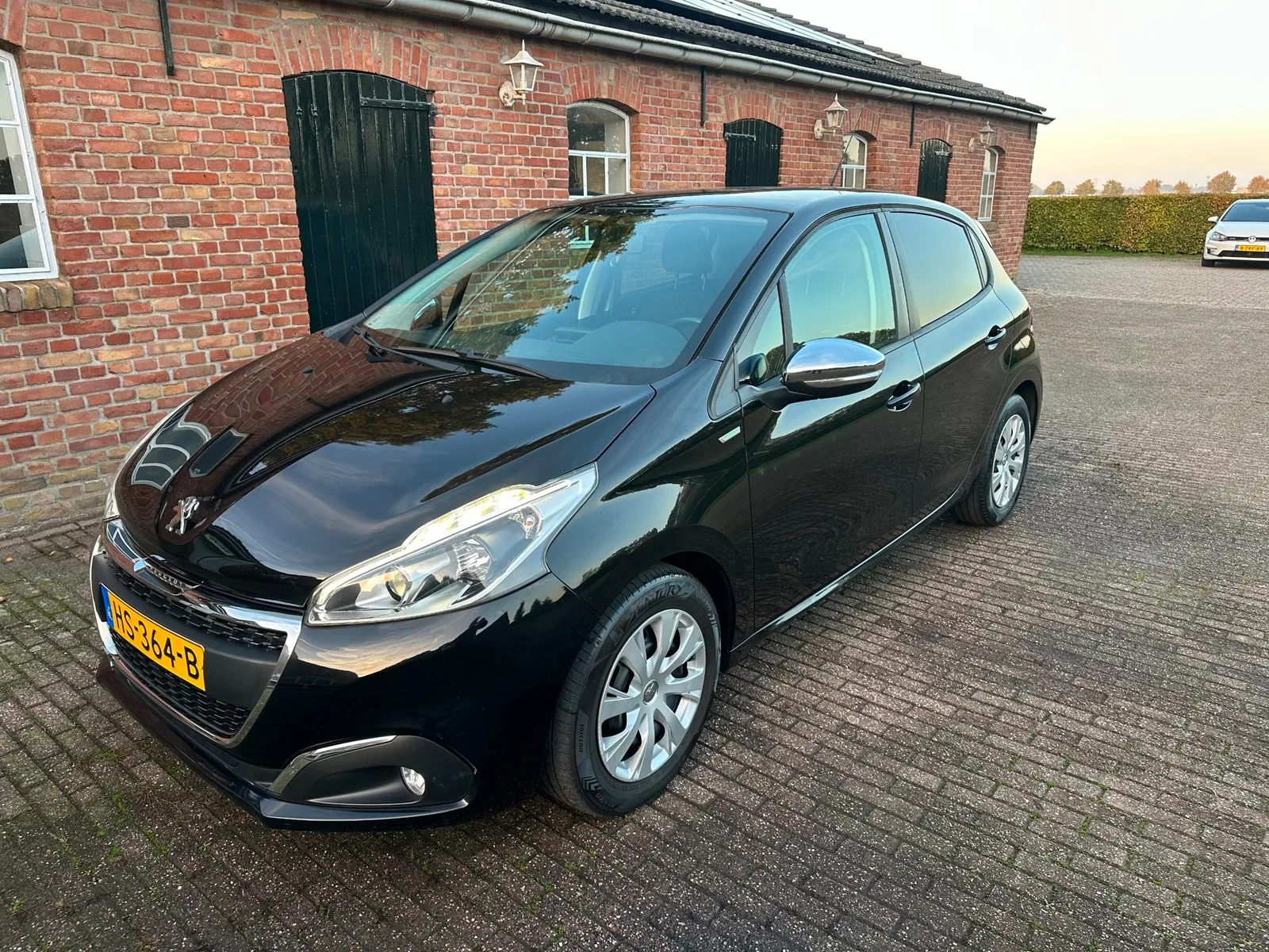 Peugeot 208 (2015) — foto 1