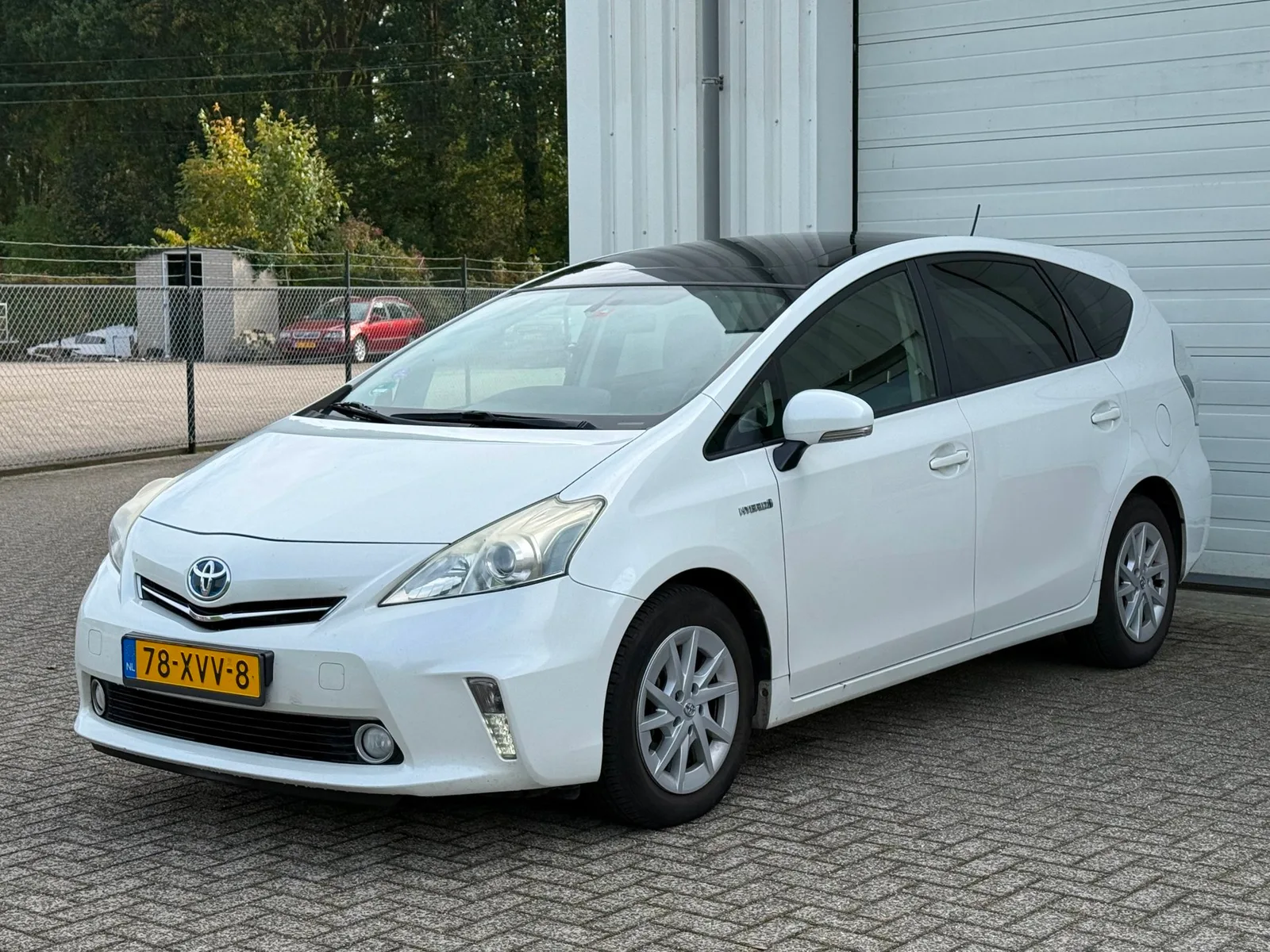 Toyota Prius Wagon (2012) — foto 1