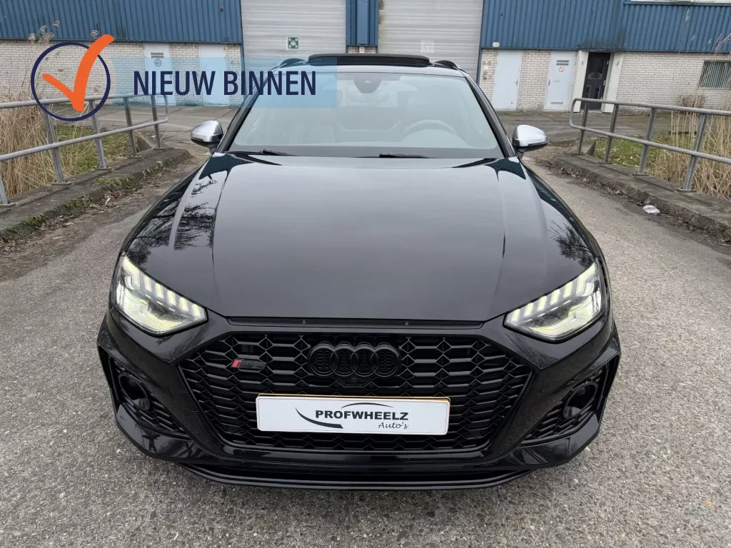 Audi RS 4 (2022) — foto 1