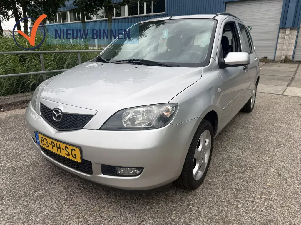 Mazda 2 (2004) — foto 1