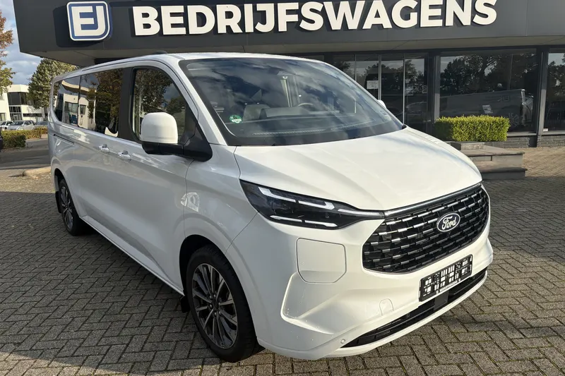 Ford Tourneo Custom (2025)