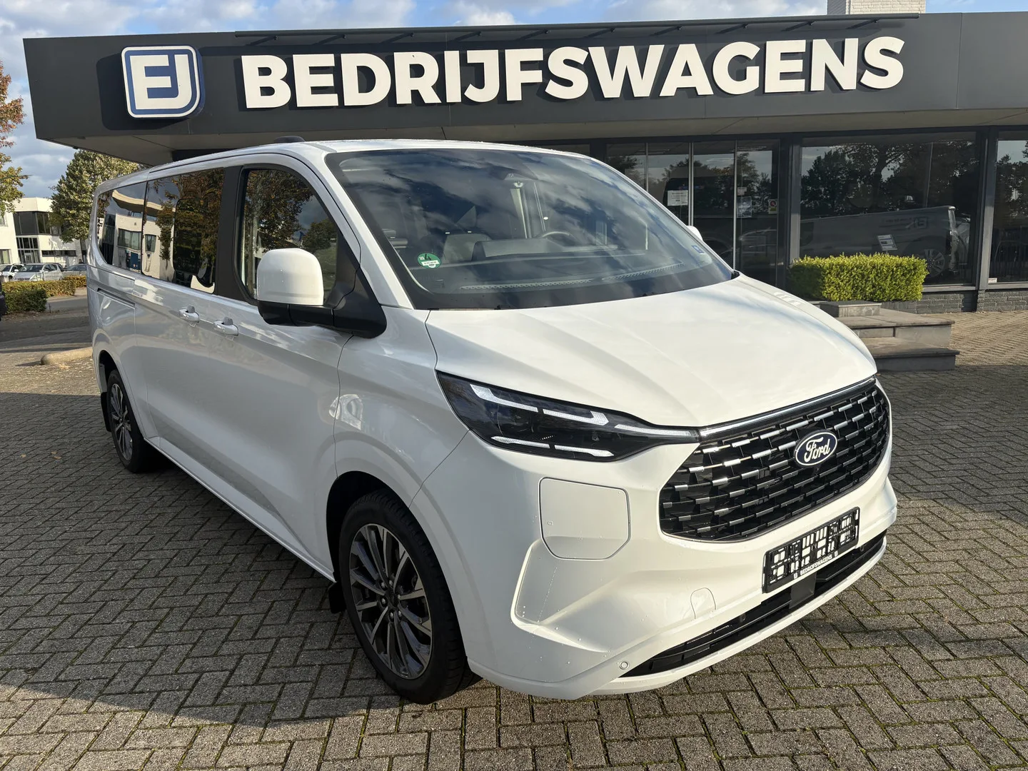 Ford Tourneo Custom (2025) — foto 1