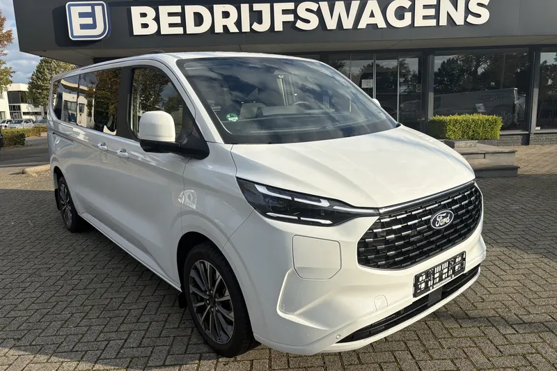 Ford Tourneo Custom (2025)