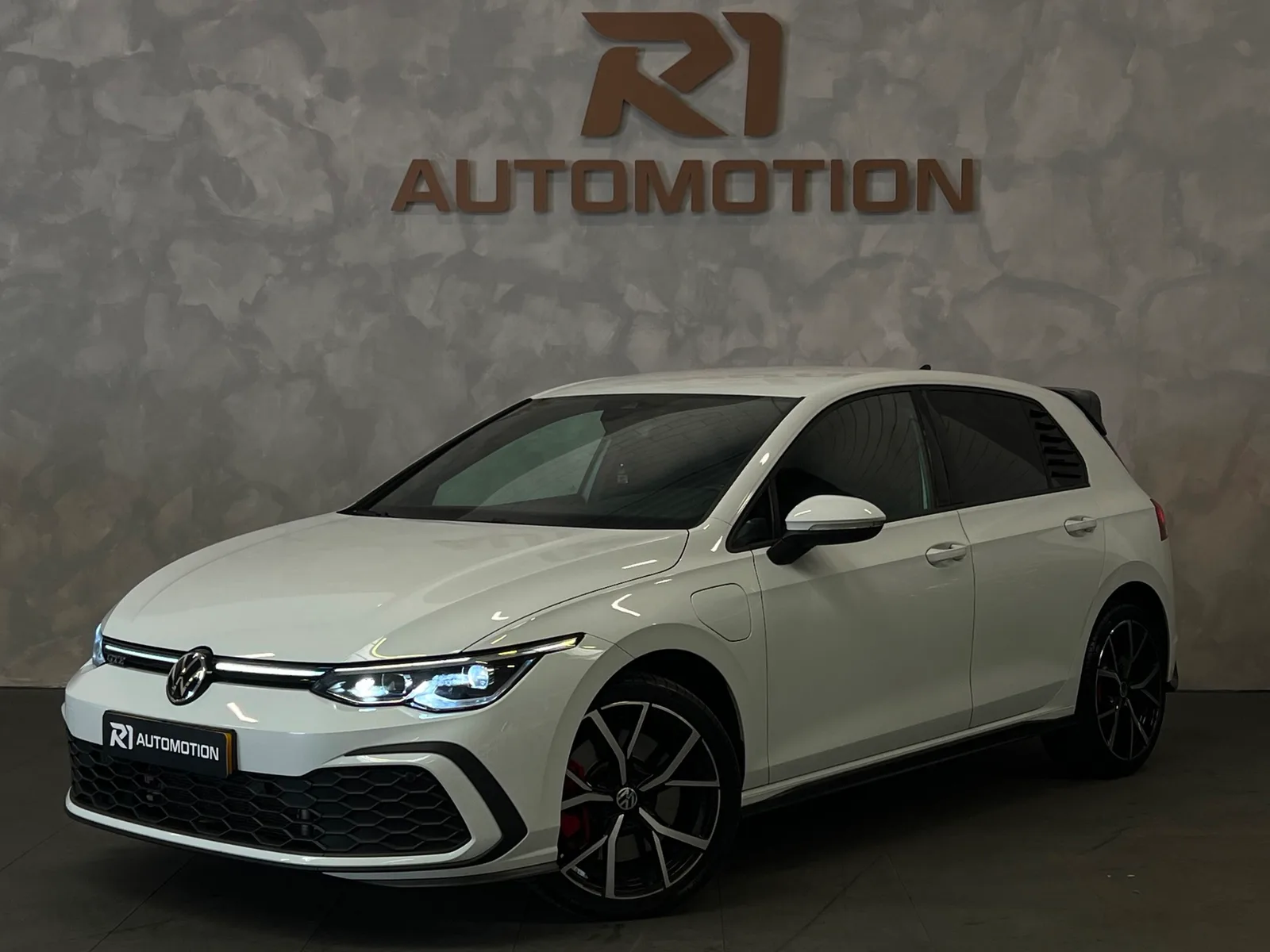 Volkswagen Golf (2021) — foto 1