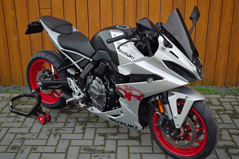 Suzuki GSX-8R (2025)