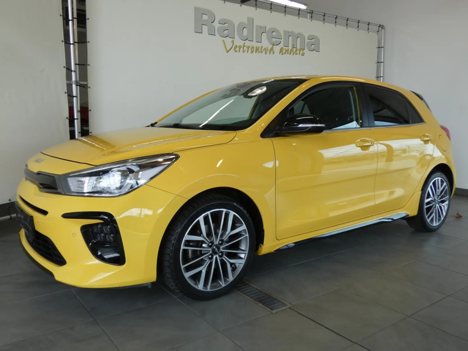 Kia Rio (2022) — foto 1