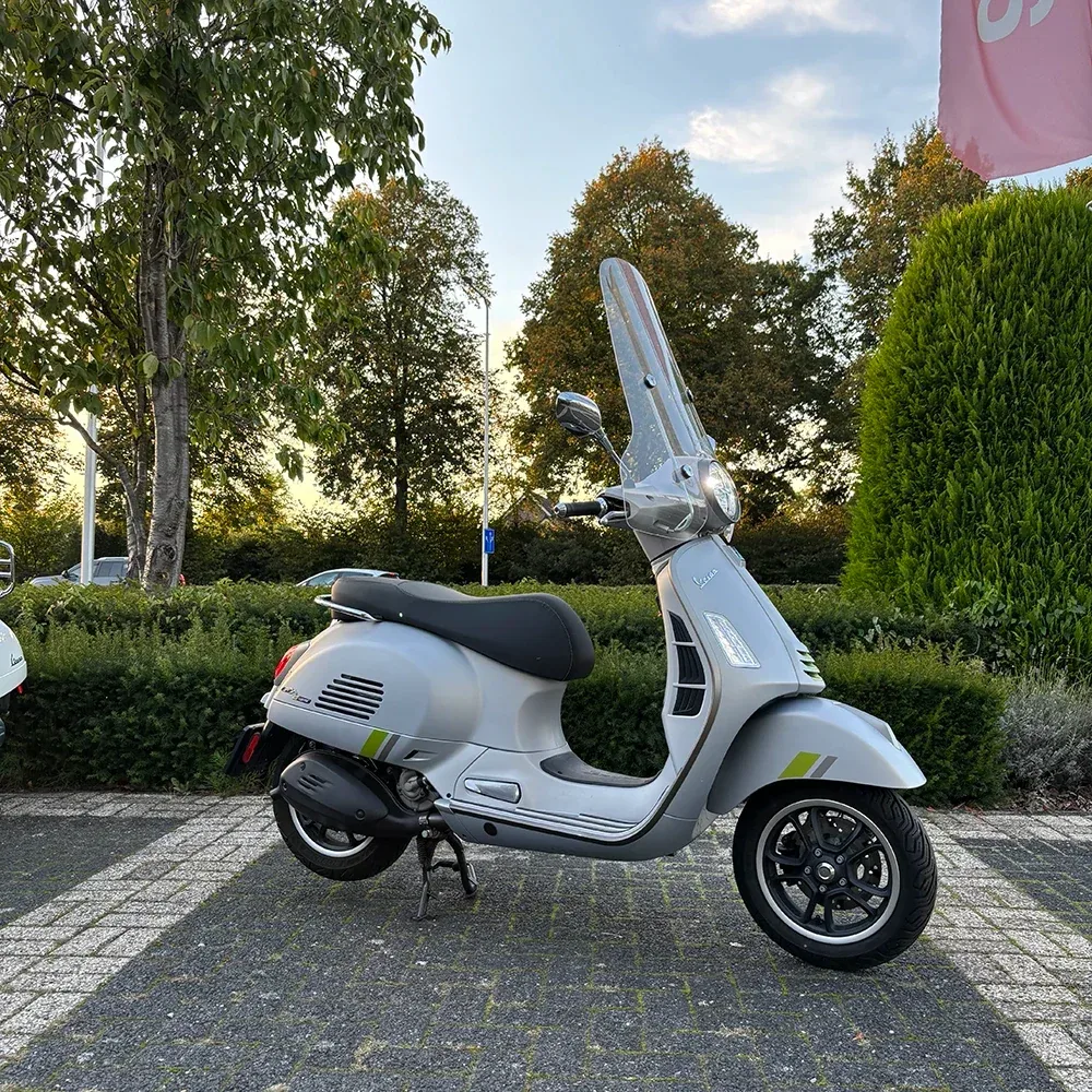 Vespa GTS 300 (2023) — foto 1