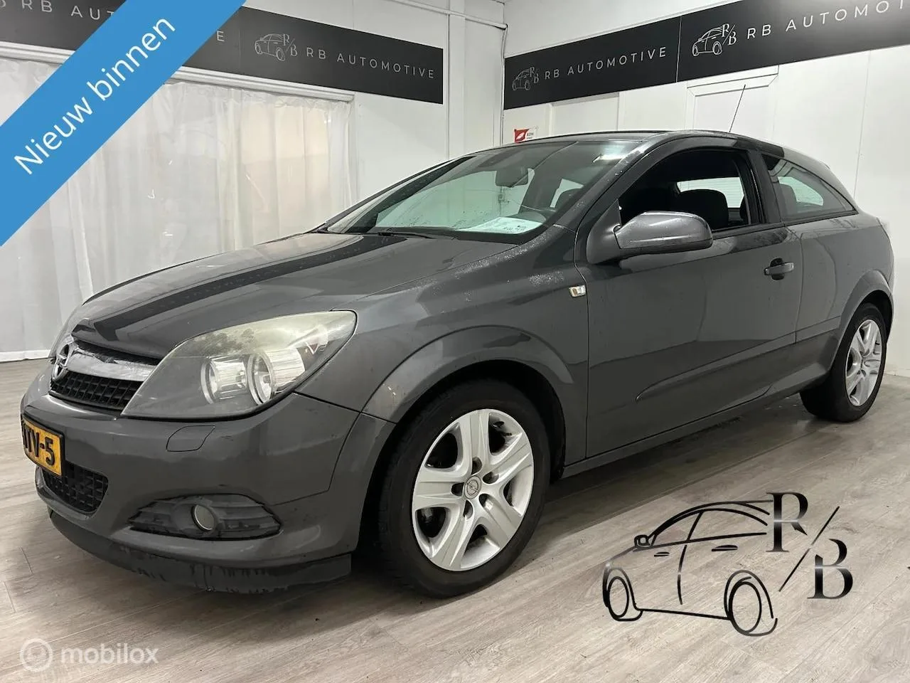 Opel Astra (2009) — foto 1