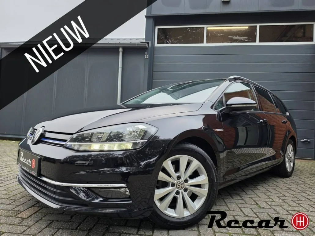 Volkswagen Golf (2020) — foto 1