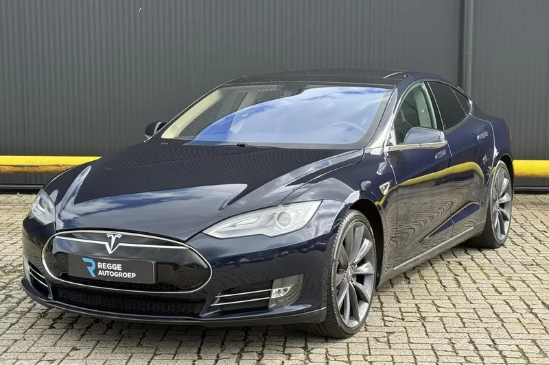 Tesla Model S (2013)