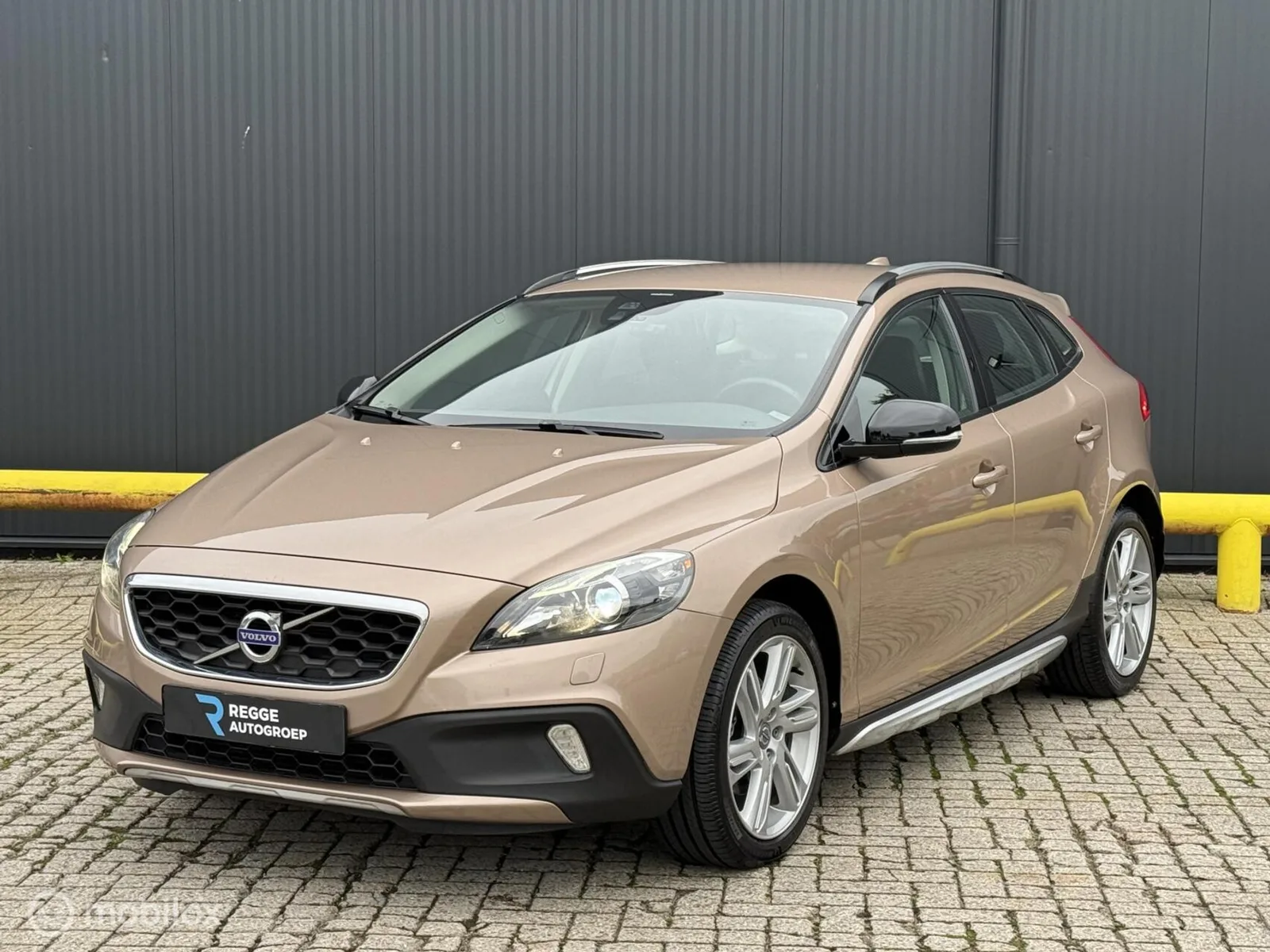 Volvo V40 Cross Country (2013) — foto 1