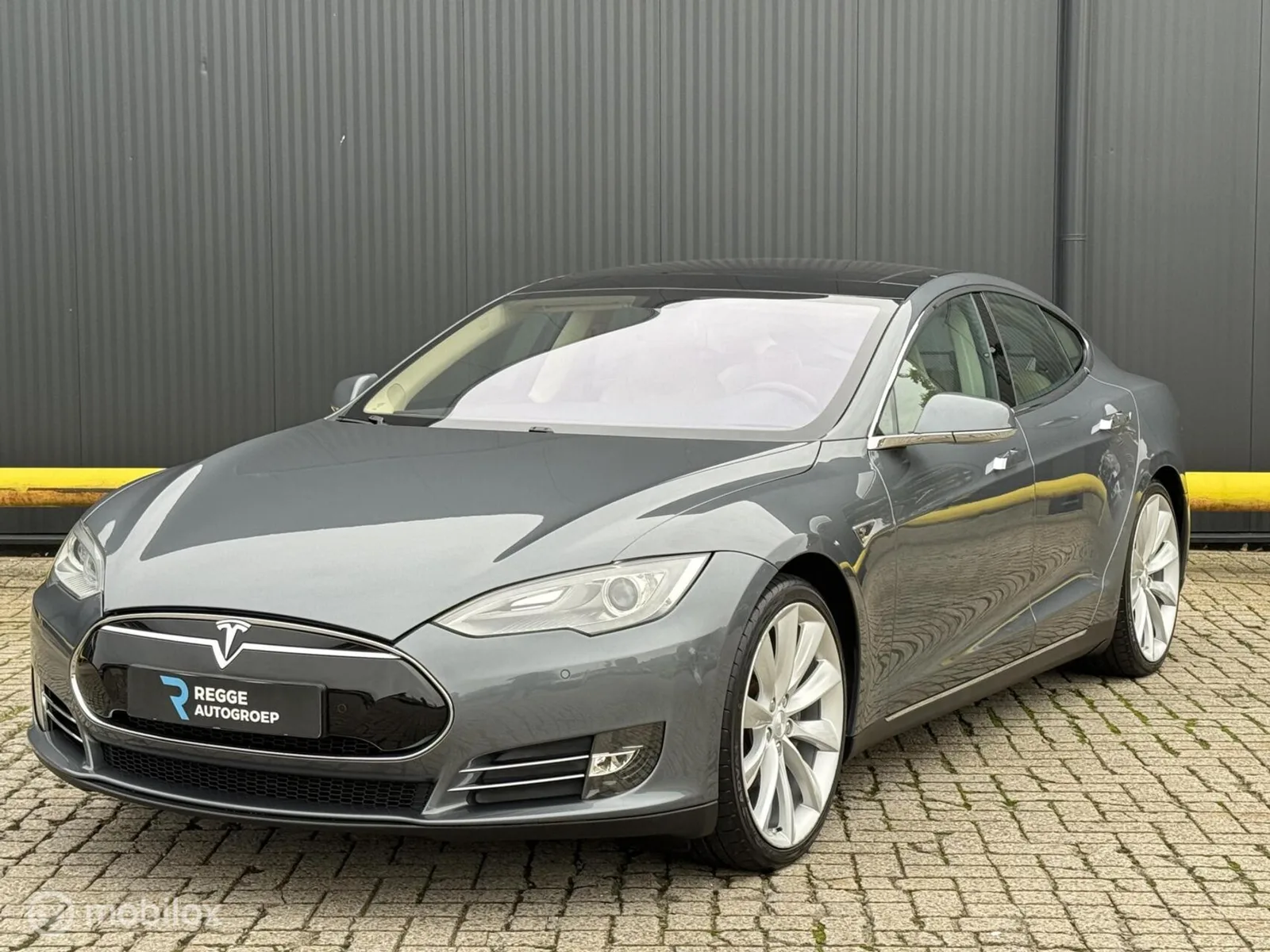Tesla Model S (2014) — foto 1