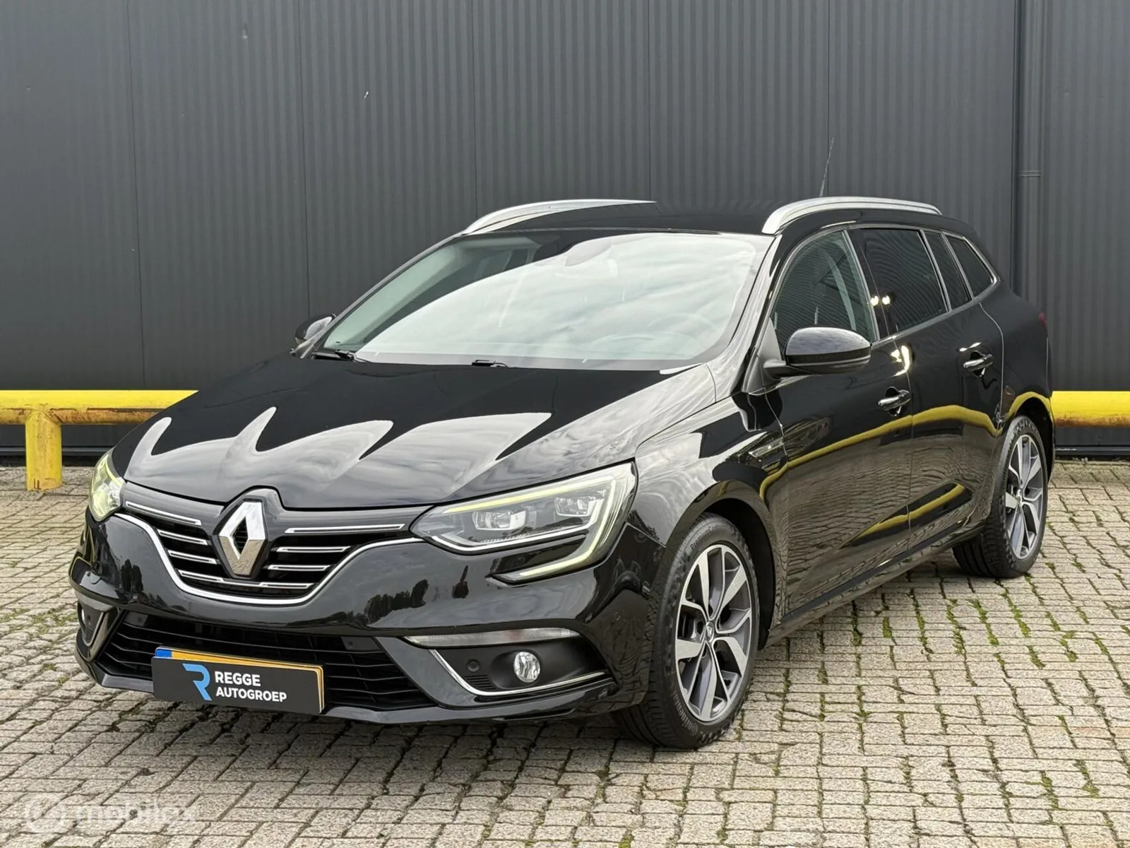 Renault Mégane (2017) — foto 1