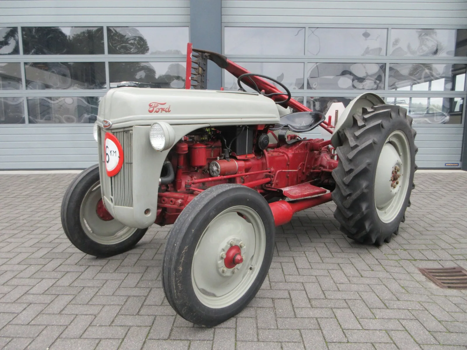 Ford DEARBORN 8N (1949) — foto 1