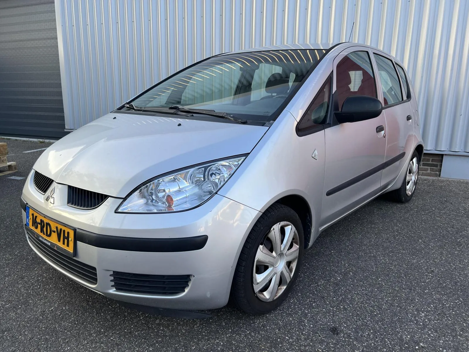 Mitsubishi Colt (2005) — foto 1