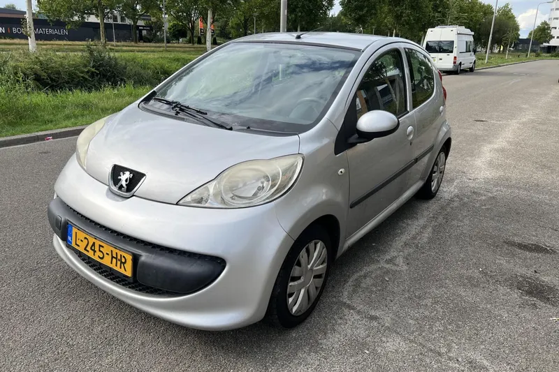 Peugeot 107 (2006)