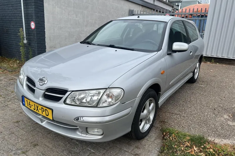 Nissan Almera (2002)