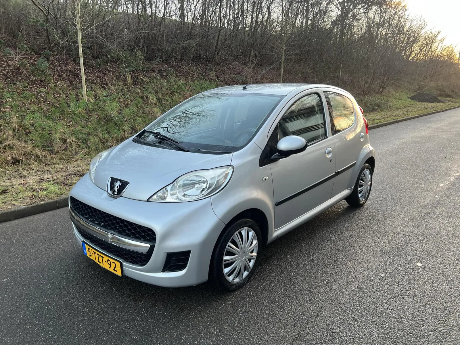 Peugeot 107 (2011) — foto 1