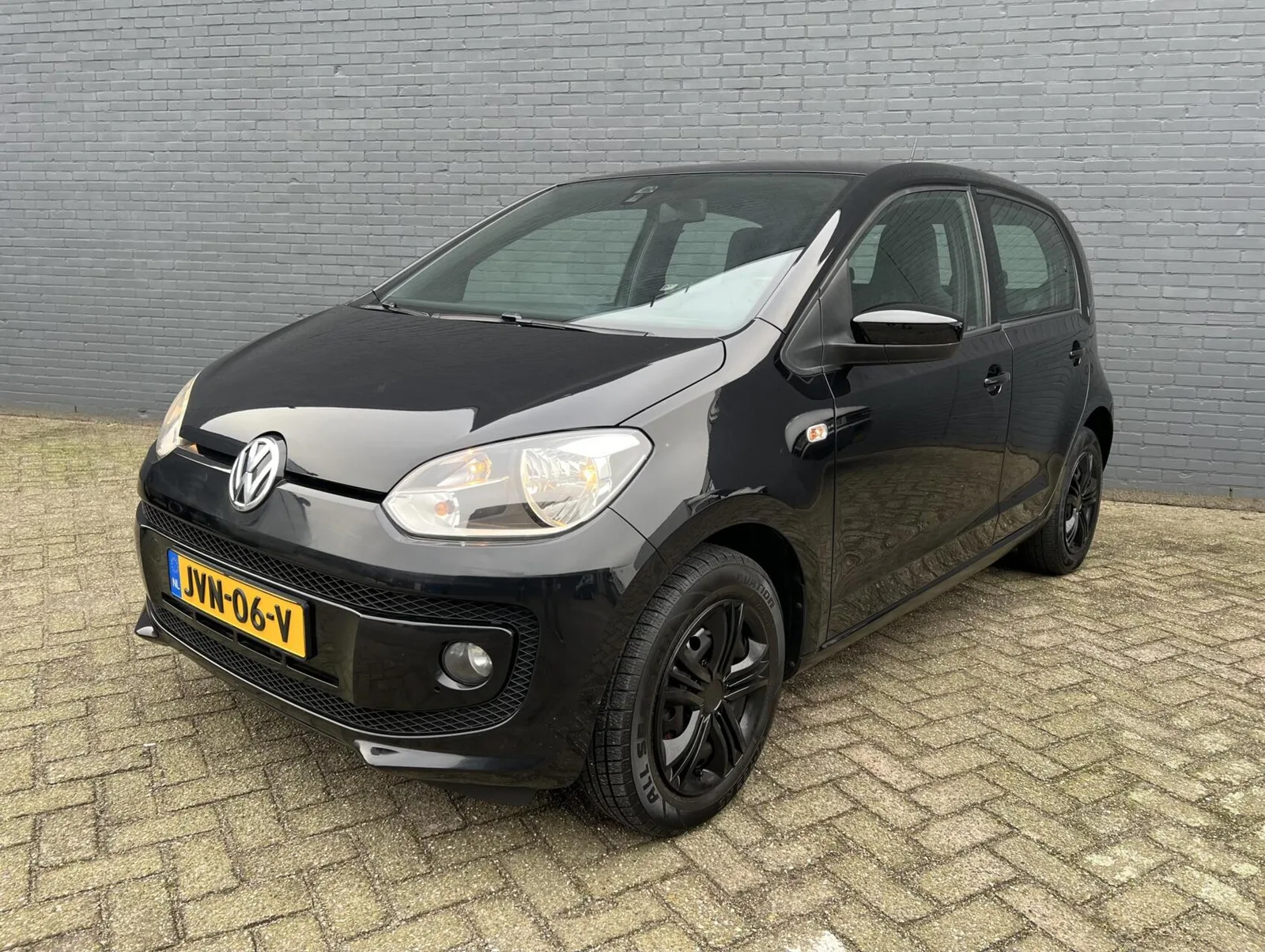 Volkswagen Up! (2015) — foto 1
