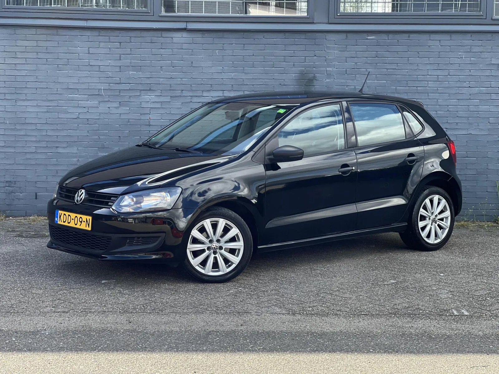 Volkswagen Polo (2011) — foto 1