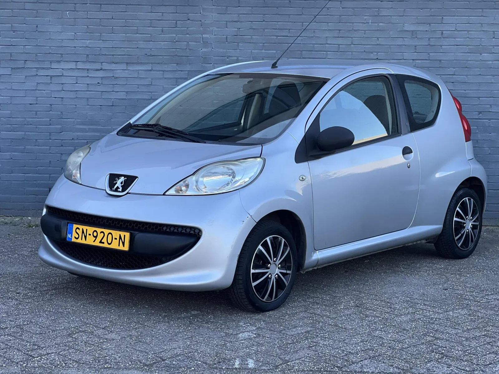 Peugeot 107 (2008) — foto 1