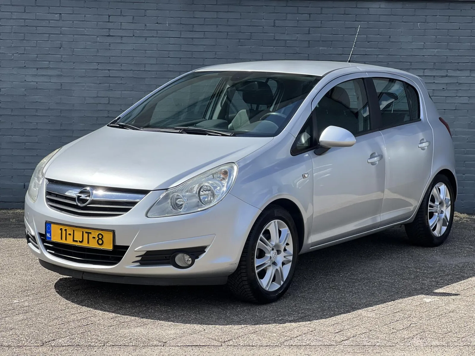 Opel Corsa (2010) — foto 1