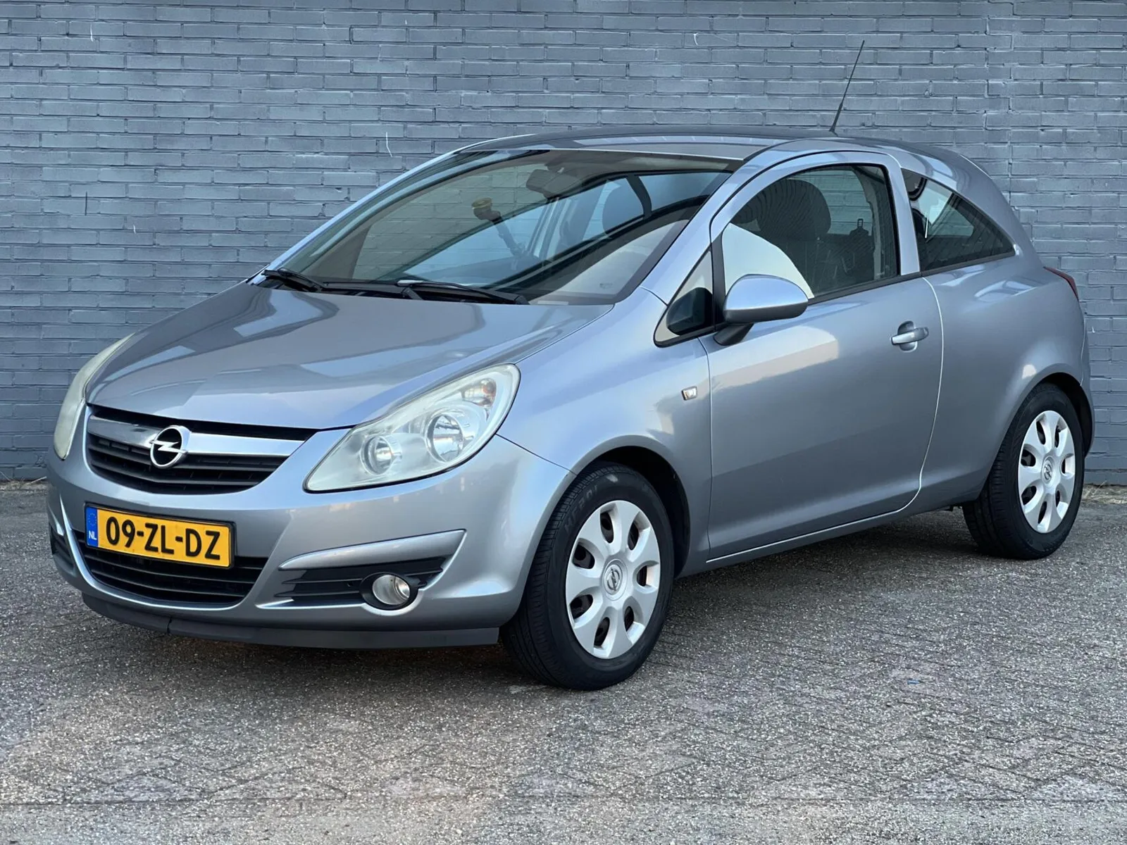 Opel Corsa (2008) — foto 1