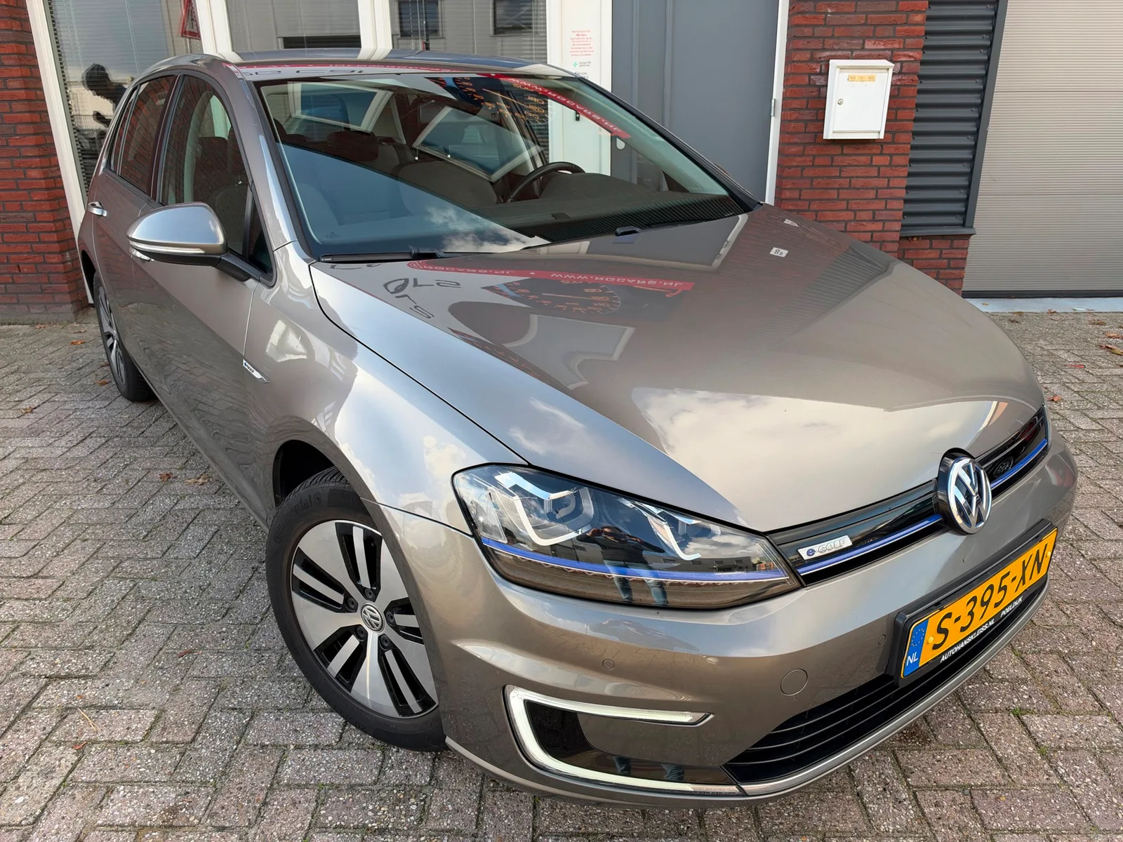 Volkswagen e-Golf (2016) — foto 1