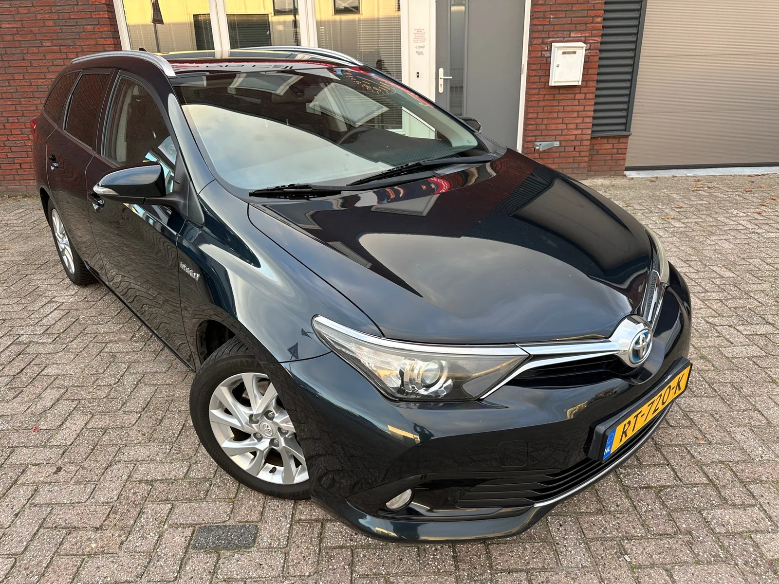 Toyota Auris (2016) — foto 1