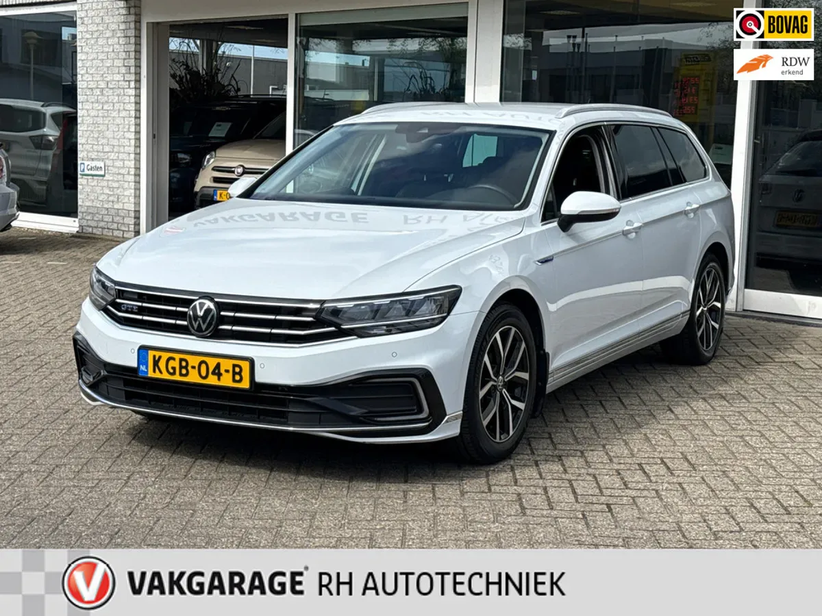 Volkswagen Passat (2023) — foto 1