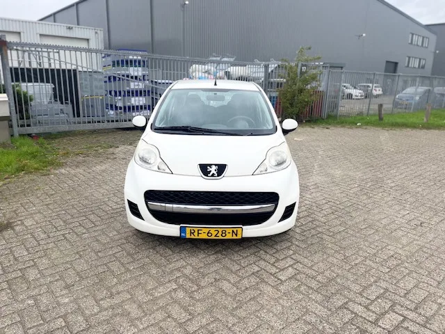 Peugeot 107 (2010) — foto 1
