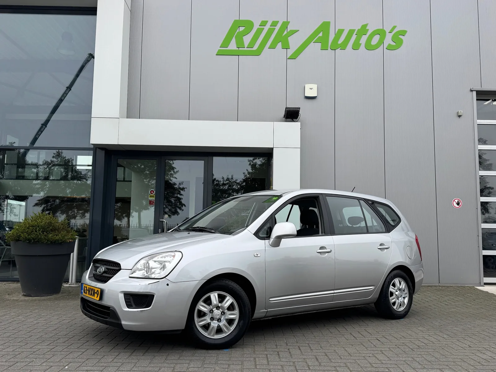 Kia Carens (2009) — foto 1