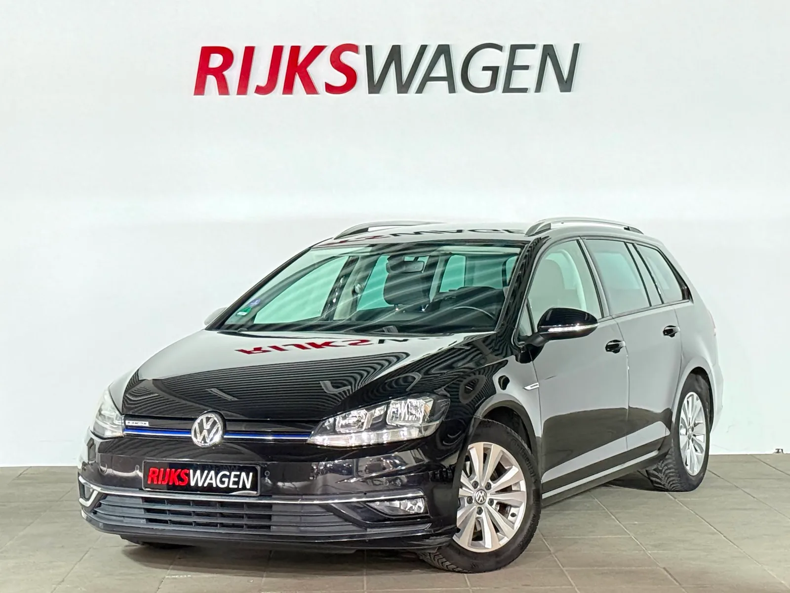 Volkswagen Golf (2019) — foto 1