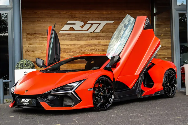 Lamborghini Revuelto (2024)
